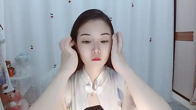 Snapshot of Angel-C chatting on 11/13/25, 01:48 Angel-C online show from 11/13/25, 01:48