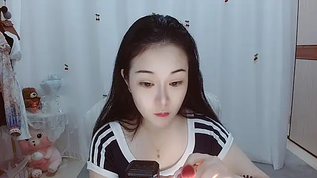 Snapshot of Angel-C chatting on 11/16/25, 01:44 Angel-C online show from 11/16/25, 01:44