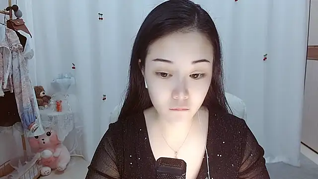 Snapshot of Angel-C chatting on 11/18/25, 01:33 Angel-C online show from 11/18/25, 01:33