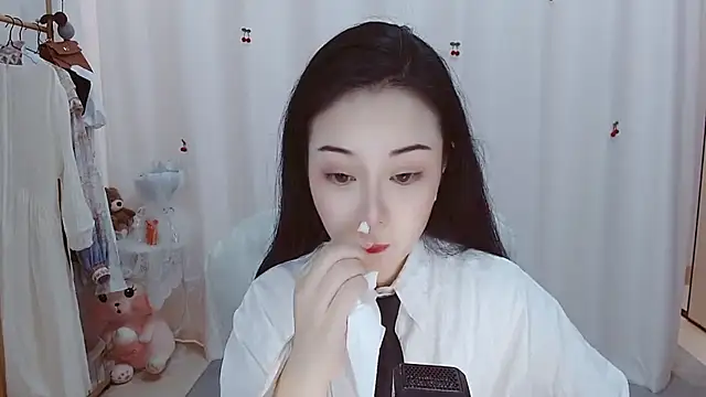 Snapshot of Angel-C chatting on 11/20/25, 01:39 Angel-C online show from 11/20/25, 01:39