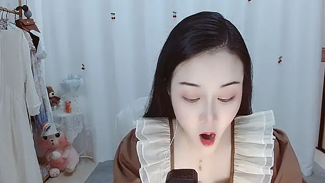 Snapshot of Angel-C chatting on 11/21/25, 01:37 Angel-C online show from 11/21/25, 01:37