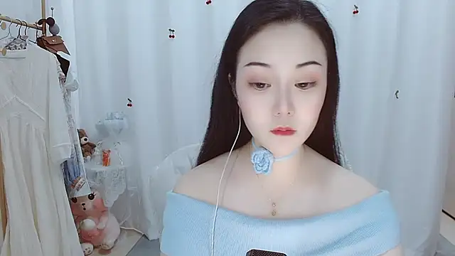 Snapshot of Angel-C chatting on 11/23/25, 01:38 Angel-C online show from 11/23/25, 01:38