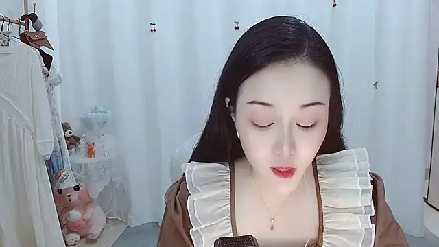 Snapshot of Angel-C chatting on 11/28/25, 01:41 Angel-C online show from 11/28/25, 01:41