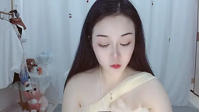 Snapshot of Angel-C chatting on 12/04/25, 01:48 Angel-C online show from 12/04/25, 01:48