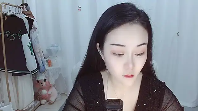 Snapshot of Angel-C chatting on 12/14/25, 01:33 Angel-C online show from 12/14/25, 01:33