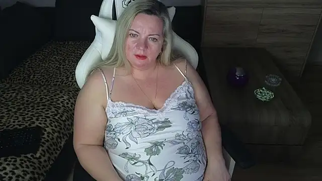 Snapshot of MolligSpielle chatting on 01/10/25, 01:32 MolligSpielle online show from 01/10/25, 01:32