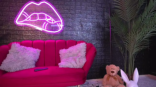 Snapshot of ScarlettQuate chatting on 01/17/25, 06:02 ScarlettQuate online show from 01/17/25, 06:02