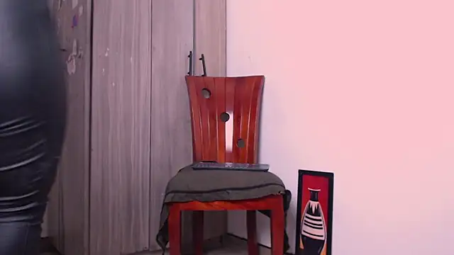 Snapshot of nicolstivens chatting on 12/18/24, 02:06 nicolstivens online show from 12/18/24, 02:06