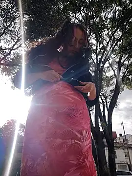  Laary online show from 10/19/25, 09:04