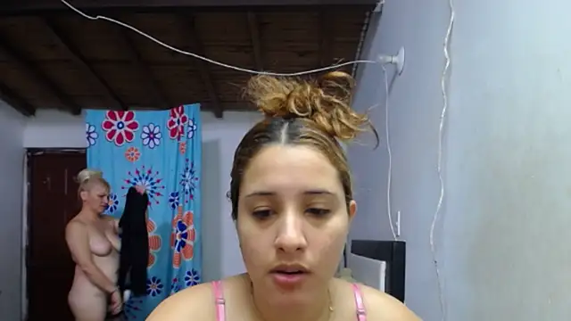 Nicolle Milf online show from 10/28/25, 05:59