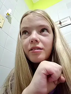 Snapshot of -veranito- chatting on 02/04/25, 03:11 -veranito- online show from 02/04/25, 03:11