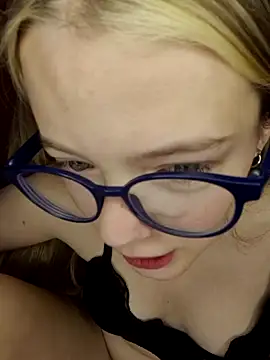 Snapshot of -veranito- chatting on 02/12/25, 03:07 -veranito- online show from 02/12/25, 03:07