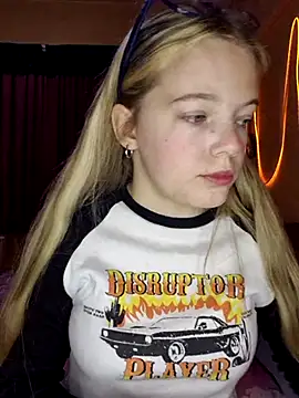 Snapshot of -veranito- chatting on 03/03/25, 03:08 -veranito- online show from 03/03/25, 03:08