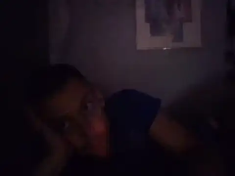 Snapshot of LuckyLefty79 chatting on 12/04/25, 07:06 LuckyLefty79 online show from 12/04/25, 07:06