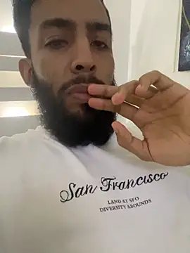 Snapshot of Alessandro__Rossi chatting on 10/30/25, 03:46 Alessandro Rossi online show from 10/30/25, 03:46