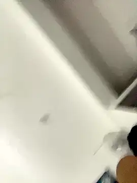 Snapshot of Alessandro__Rossi chatting on 12/17/25, 09:59 Alessandro Rossi online show from 12/17/25, 09:59