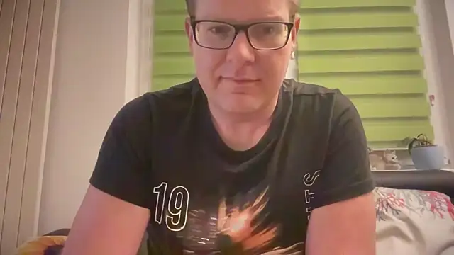 Snapshot of AnnualSunrise chatting on 09/17/25, 07:37 AnnualSunrise online show from 09/17/25, 07:37