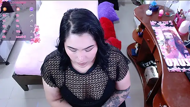 lufek23 online show from 12/14/24, 02:53