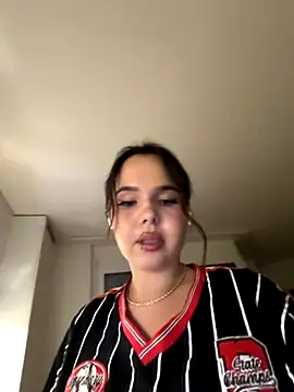 Snapshot of TheCinderella chatting on 10/10/25, 11:04 TheCinderella online show from 10/10/25, 11:04