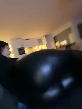 Snapshot of TheCinderella chatting on 11/17/25, 04:46 TheCinderella online show from 11/17/25, 04:46