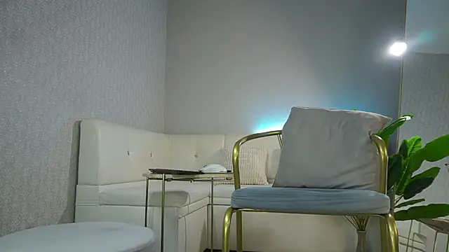 Snapshot of iris_vega9 chatting on 11/10/25, 01:21 iris vega9 online show from 11/10/25, 01:21