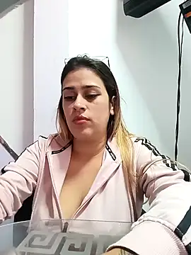 Snapshot of Latina_sexy1 chatting on 02/04/25, 04:39 Latina sexy1 online show from 02/04/25, 04:39