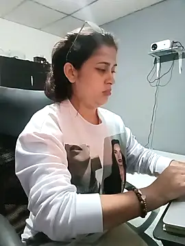 Snapshot of Latina_sexy1 chatting on 02/21/25, 11:43 Latina sexy1 online show from 02/21/25, 11:43