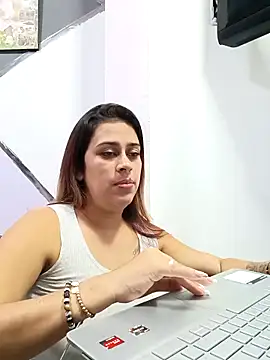 Snapshot of Latina_sexy1 chatting on 03/21/25, 01:45 Latina sexy1 online show from 03/21/25, 01:45