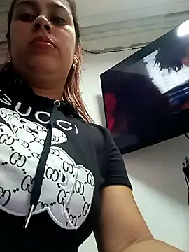 Snapshot of Latina_sexy1 chatting on 10/09/25, 03:54 Latina sexy1 online show from 10/09/25, 03:54