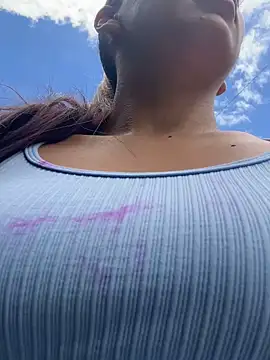 adila anich online show from 09/29/25, 04:45