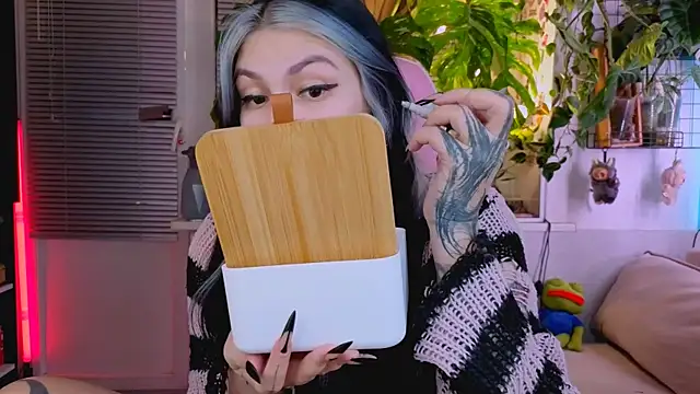 Snapshot of jelya_sg chatting on 11/15/25, 02:02 jelya sg online show from 11/15/25, 02:02