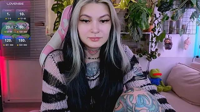 Snapshot of jelya_sg chatting on 12/17/25, 12:44 jelya sg online show from 12/17/25, 12:44