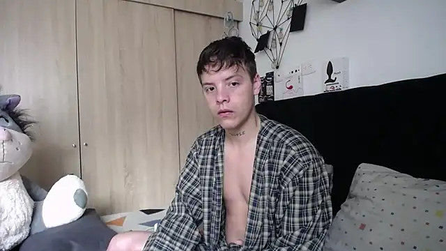 Santiago kiler online show from 09/19/25, 12:17