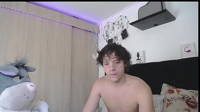 Snapshot of Santiago_kiler chatting on 03/15/26, 12:44 Santiago kiler online show from 03/15/26, 12:44