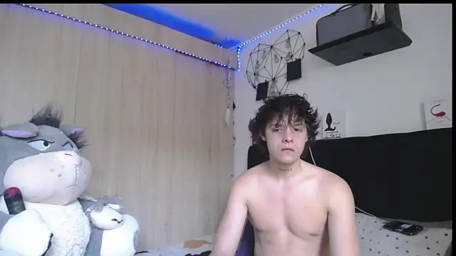 Snapshot of Santiago_kiler chatting on 05/15/26, 04:03 Santiago kiler online show from 05/15/26, 04:03