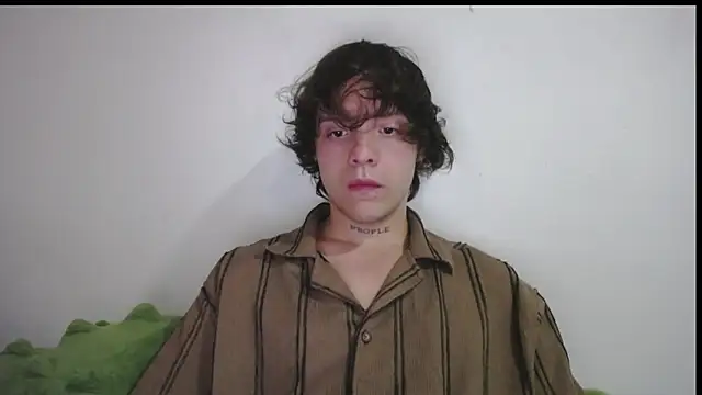 Snapshot of Santiago_kiler chatting on 06/16/26, 12:24 Santiago kiler online show from 06/16/26, 12:24