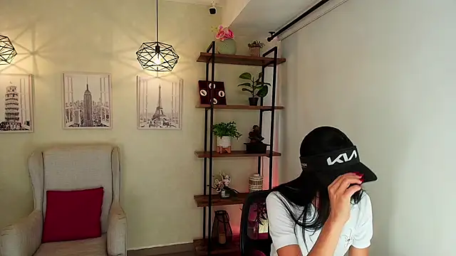 Snapshot of Sassy--Girl chatting on 02/11/26, 06:13 Sassy--Girl online show from 02/11/26, 06:13