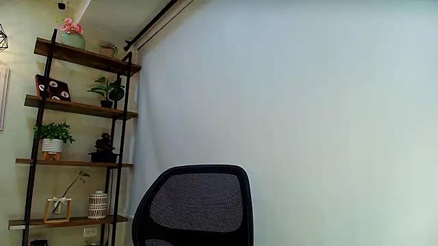 Snapshot of Sassy--Girl chatting on 02/27/26, 06:30 Sassy--Girl online show from 02/27/26, 06:30