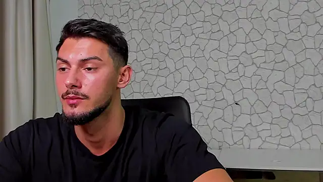 Snapshot of ClintMasters chatting on 11/17/25, 05:46 ClintMasters online show from 11/17/25, 05:46