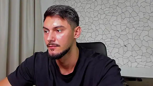 Snapshot of ClintMasters chatting on 11/20/25, 07:52 ClintMasters online show from 11/20/25, 07:52