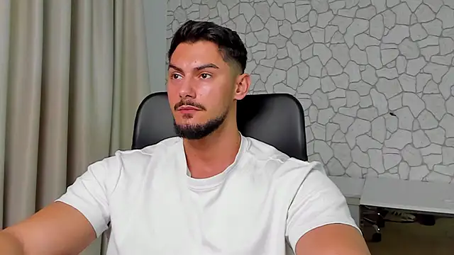 Snapshot of ClintMasters chatting on 11/28/25, 06:38 ClintMasters online show from 11/28/25, 06:38