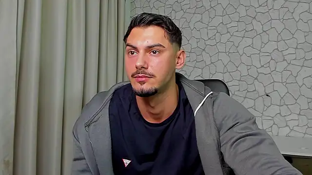 Snapshot of ClintMasters chatting on 12/14/25, 06:08 ClintMasters online show from 12/14/25, 06:08