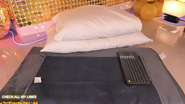 ohyesly  online show from 05/15/26, 09:16