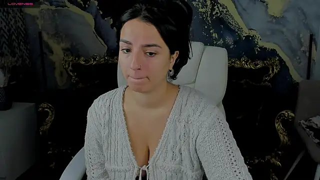 Daphne Moss online show from 12/14/24, 02:10