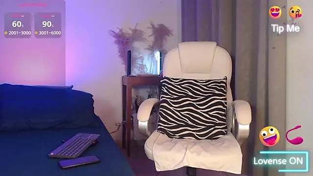 Snapshot of Naia_Ross_1 chatting on 11/08/25, 08:40 Naia Ross 1 online show from 11/08/25, 08:40