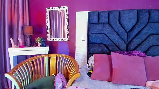 Mia-Bloom online show from 12/16/24, 03:08