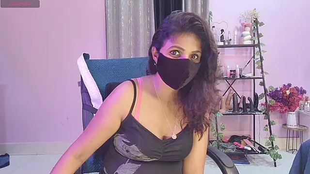 Snapshot of Naughty_nightz chatting on 10/23/25, 03:44 Naughty nightz online show from 10/23/25, 03:44