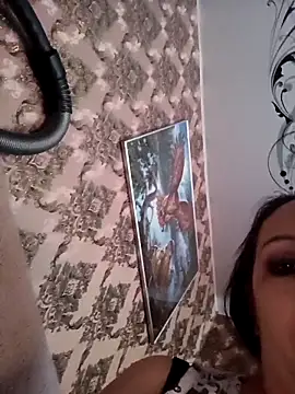 Snapshot of LeilaSaint chatting on 12/02/25, 07:57 LeilaSaint online show from 12/02/25, 07:57