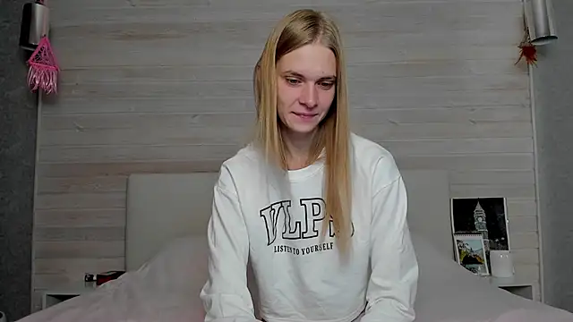 molly hunt  online show from 10/22/25, 04:02