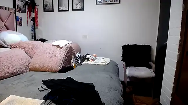 Snapshot of maturehoxx chatting on 09/27/25, 01:54 maturehoxx online show from 09/27/25, 01:54